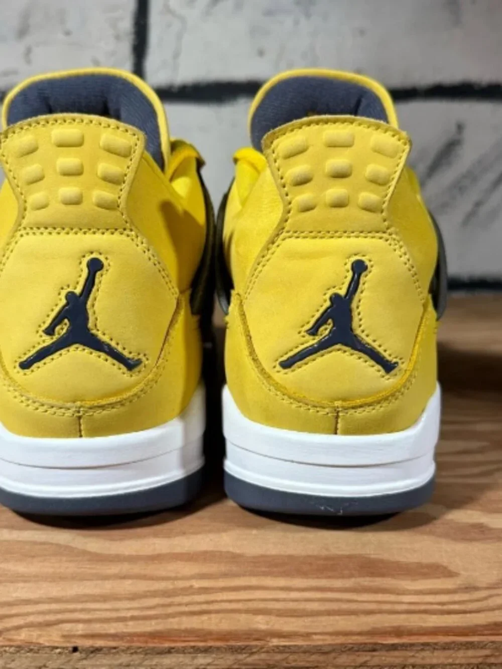 Air Jordan 4 Retro Lightning (2021) Yellow